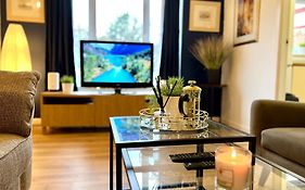Ground Floor Flat With Free Parking & Wifi