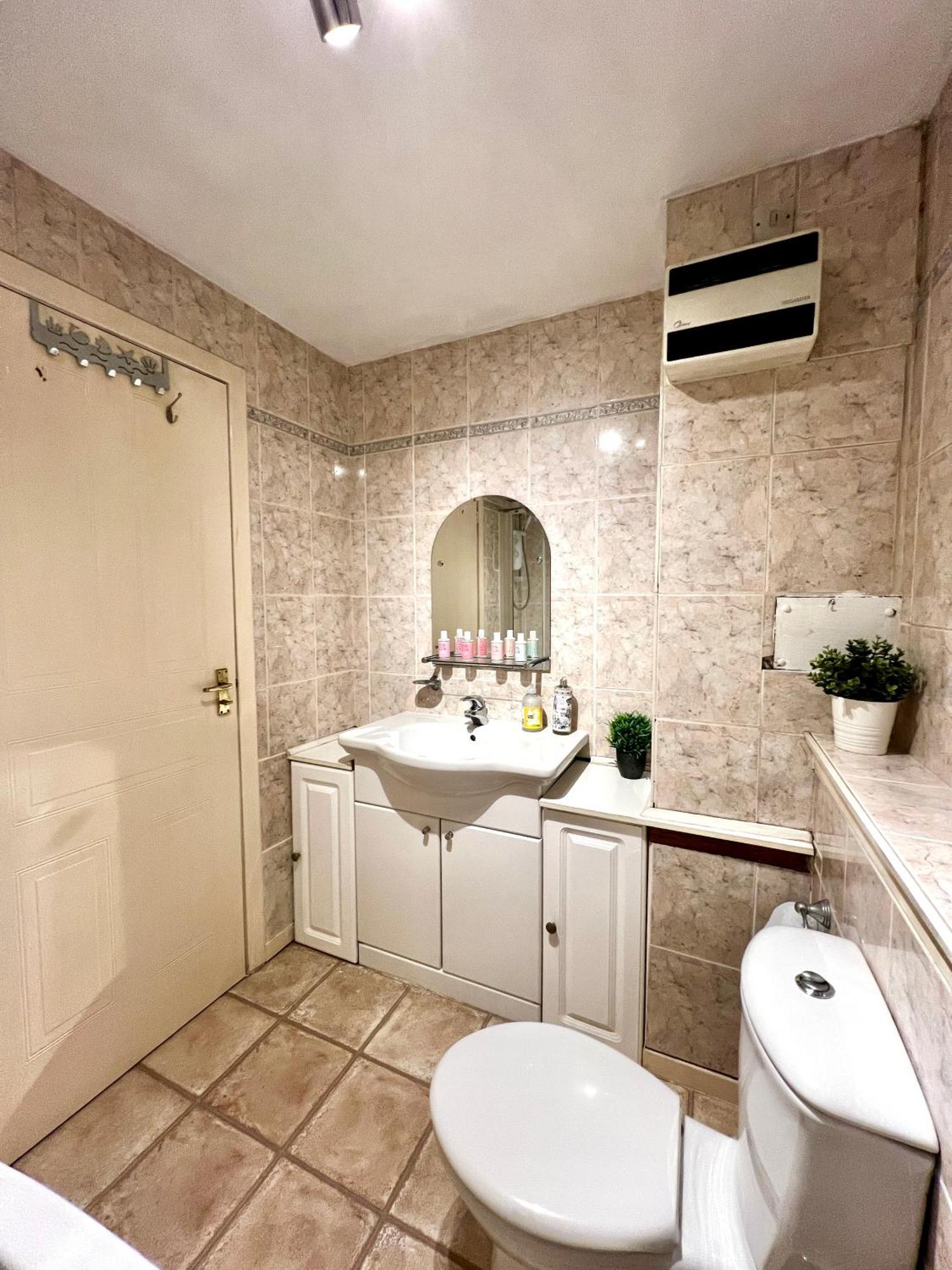 Ground Floor Flat With Free Parking & Wifi Apartment Glasgow Exterior photo