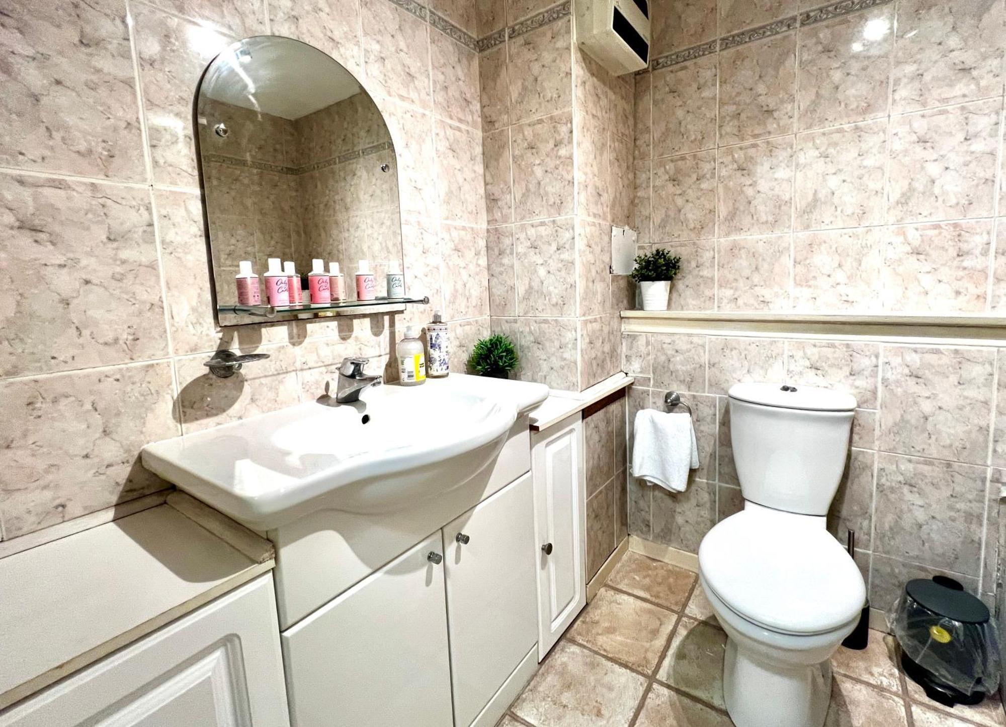 Ground Floor Flat With Free Parking & Wifi Apartment Glasgow Exterior photo